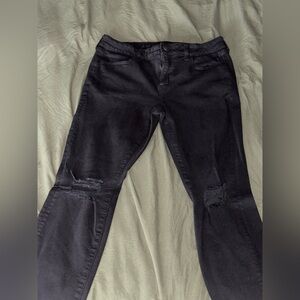Black American eagle skinny jeans size 8 with rips in the knees